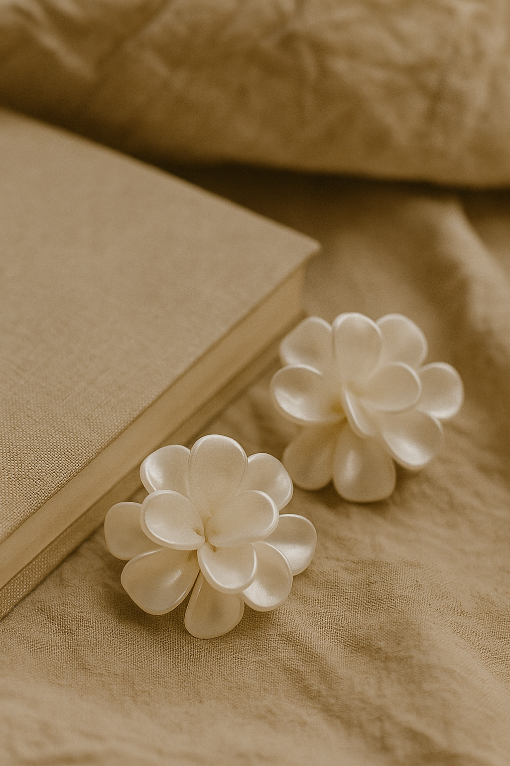 The White Loofah Stud Earrings