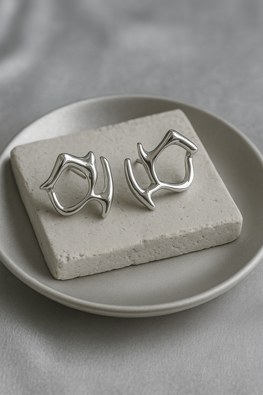 Smooth Escape Cuff Earring